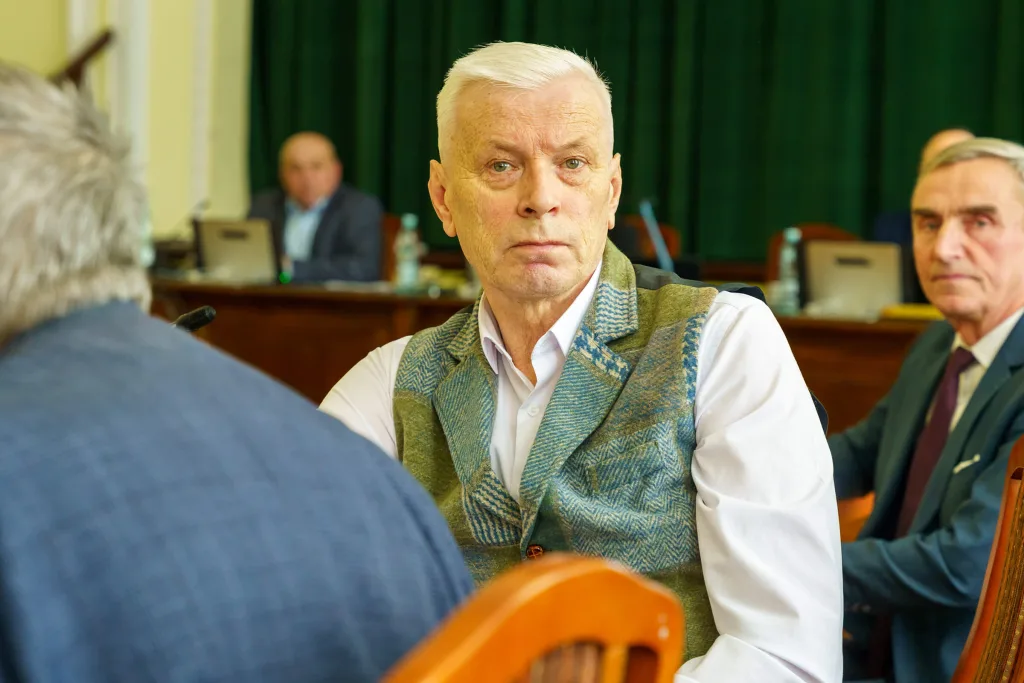 Widmo buntu w Lipcach Reymontowskich. Emocjonalna sesja o miliony i przyszłość Muzeum Reymonta 3 "Sikano tu pod chatami". Grotkowski bezlitośnie obnaża historyczne braki w Lipcach
