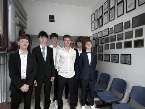 Po ośmiu latach mówią „do widzenia”. Absolwenci SP 9 Skierniewice rozpoczynają wakacje