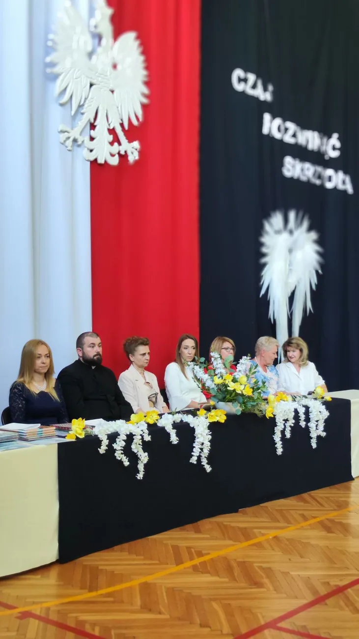 13 zakonczenie roku klasy 3 i 8 sp2 skierniewic 2
