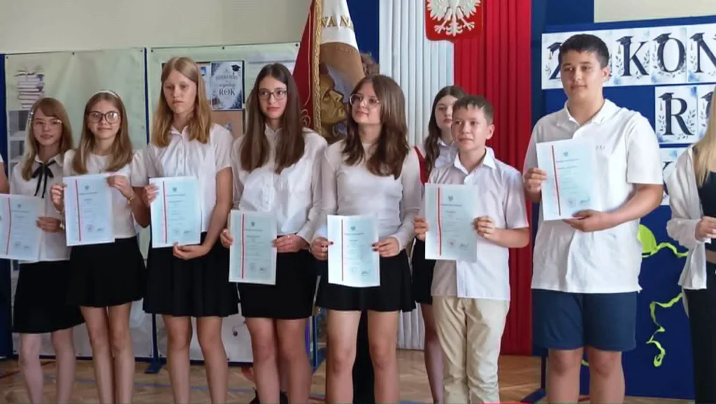 Najpierw absolwenci, teraz klasy szóste i siódme. SP 4 w Skierniewicach oficjalnie wita wakacje 1 14 zakonczenie roku klasy 6 7 8 sp4 skierniewice 2