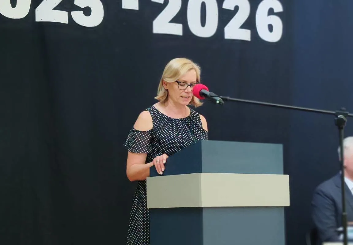 Ostatni dzwonek dla najmłodszych i absolwentów. Zakończenie roku w SP 2 w Skierniewicach — zdjęcie 70 z 92