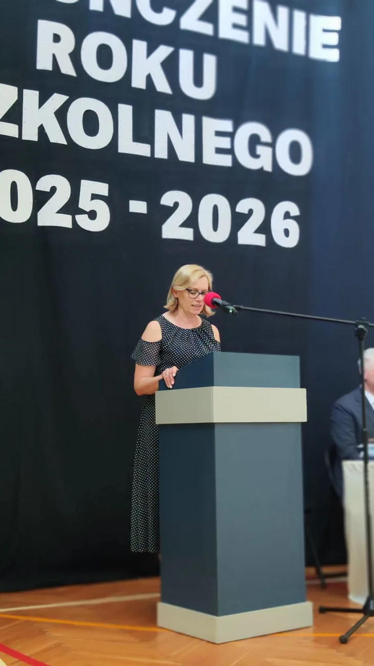 16 zakonczenie roku klasy 3 i 8 sp2 skierniewic 2