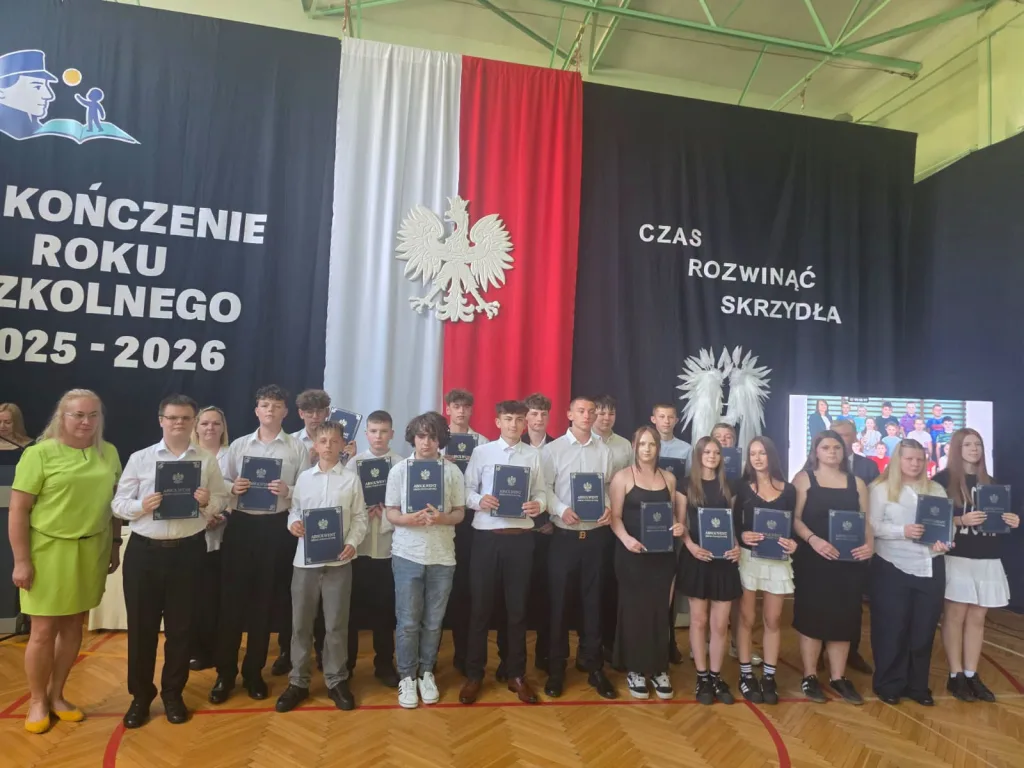 18 zakonczenie roku klasy 3 i 8 sp2 skierniewic
