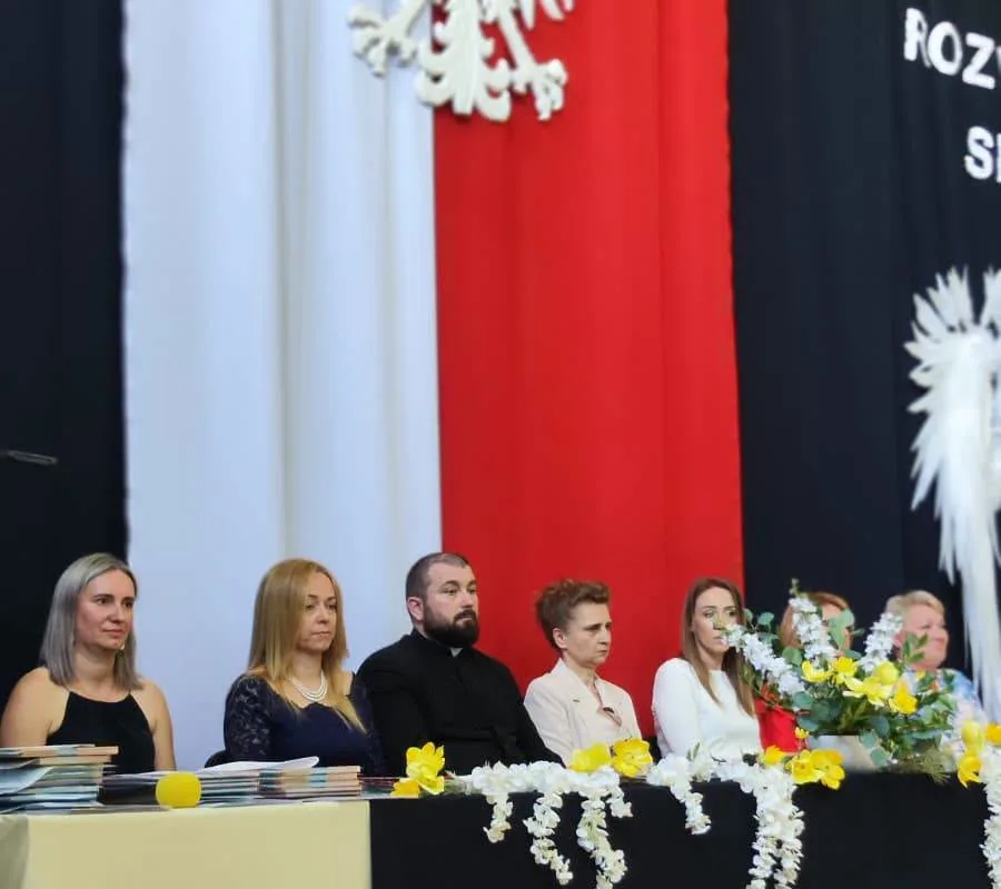 Ostatni dzwonek dla najmłodszych i absolwentów. Zakończenie roku w SP 2 w Skierniewicach — zdjęcie 68 z 92