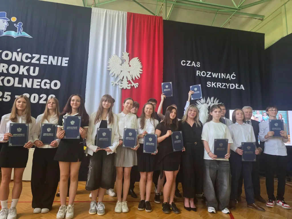 19 zakonczenie roku klasy 3 i 8 sp2 skierniewic