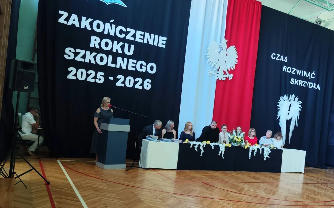 Ostatni dzwonek dla najmłodszych i absolwentów. Zakończenie roku w SP 2 w Skierniewicach — zdjęcie 92 z 92