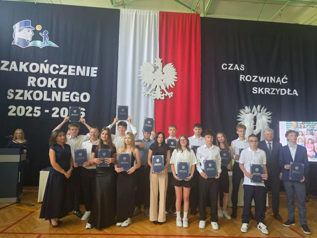20 zakonczenie roku klasy 3 i 8 sp2 skierniewic