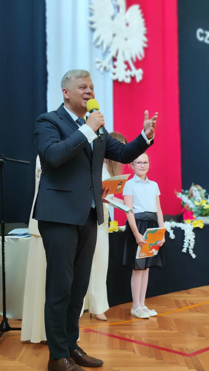 20 zakonczenie roku klasy 3 i 8 sp2 skierniewic 2