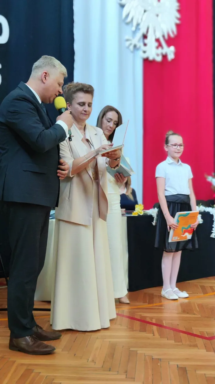 21 zakonczenie roku klasy 3 i 8 sp2 skierniewic 2
