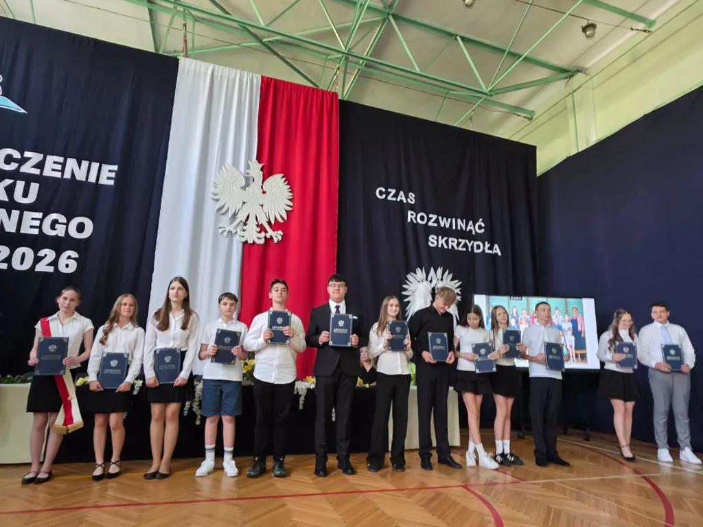 22 zakonczenie roku klasy 3 i 8 sp2 skierniewic