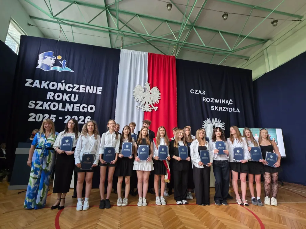 24 zakonczenie roku klasy 3 i 8 sp2 skierniewic