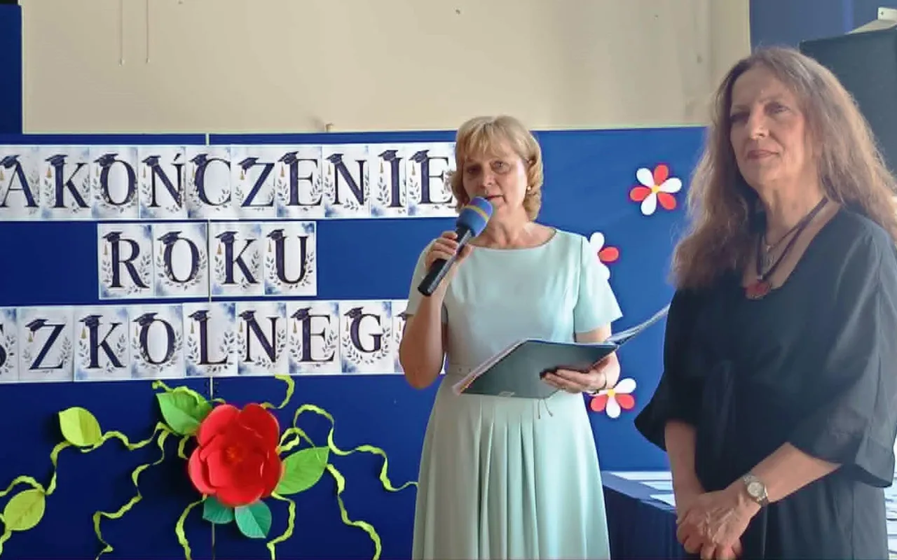 Najpierw absolwenci, teraz klasy szóste i siódme. SP 4 w Skierniewicach oficjalnie wita wakacje — zdjęcie 58 z 88