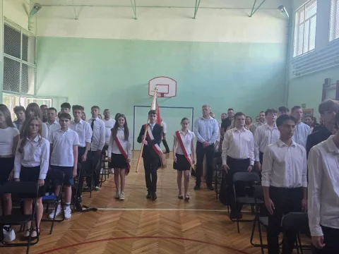 Ostatni dzwonek dla najmłodszych i absolwentów. Zakończenie roku w SP 2 w Skierniewicach