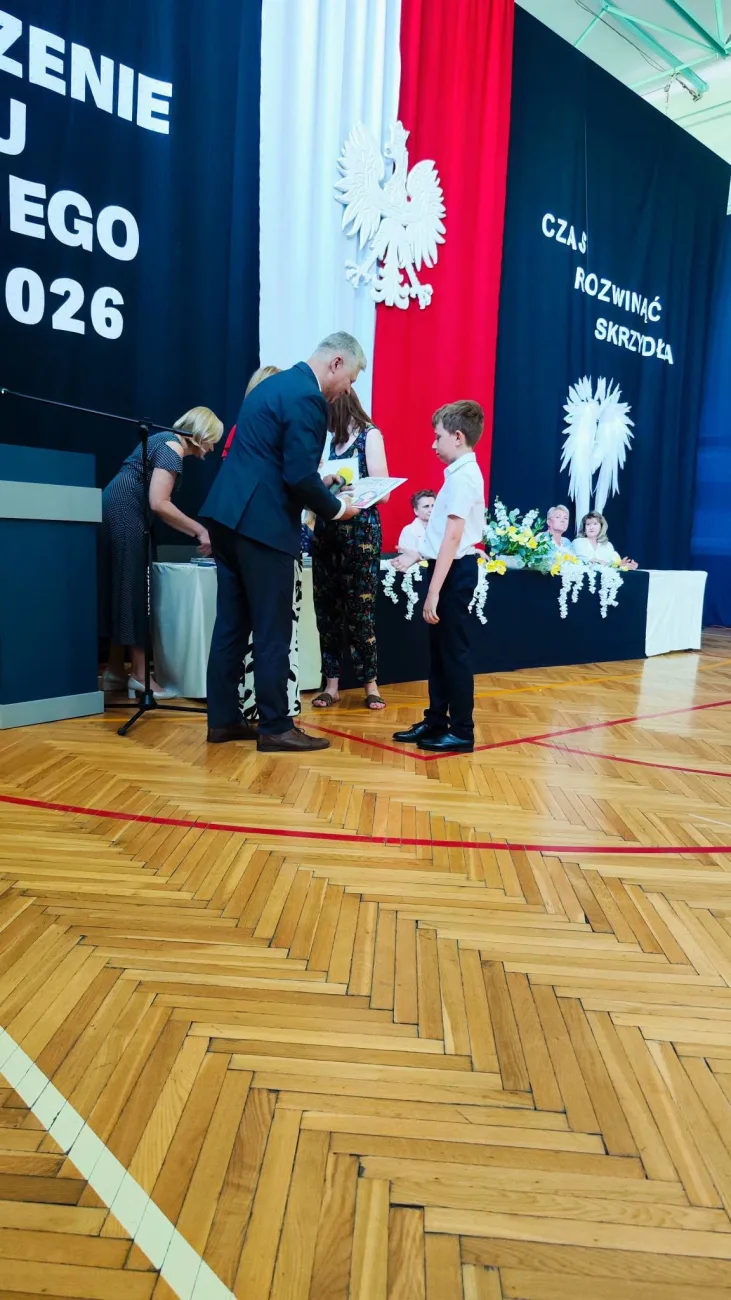 28 zakonczenie roku klasy 3 i 8 sp2 skierniewic 2