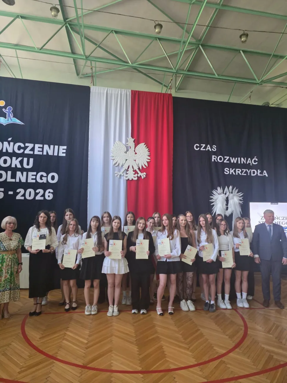 2 zakonczenie roku klasy 3 i 8 sp2 skierniewic