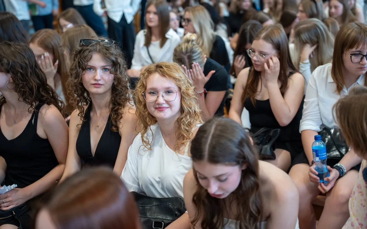 Ostatni dzwonek dla 7500 uczniów w Skierniewicach. Tak SP 5 i „Ekonomik” pożegnały rok szkolny — zdjęcie 2 z 52