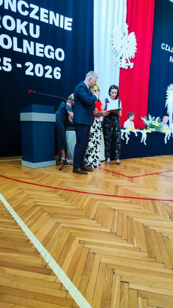 32 zakonczenie roku klasy 3 i 8 sp2 skierniewic 2