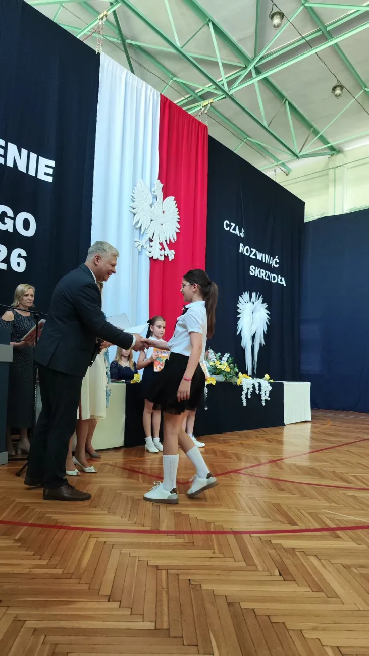 33 zakonczenie roku klasy 3 i 8 sp2 skierniewic 2