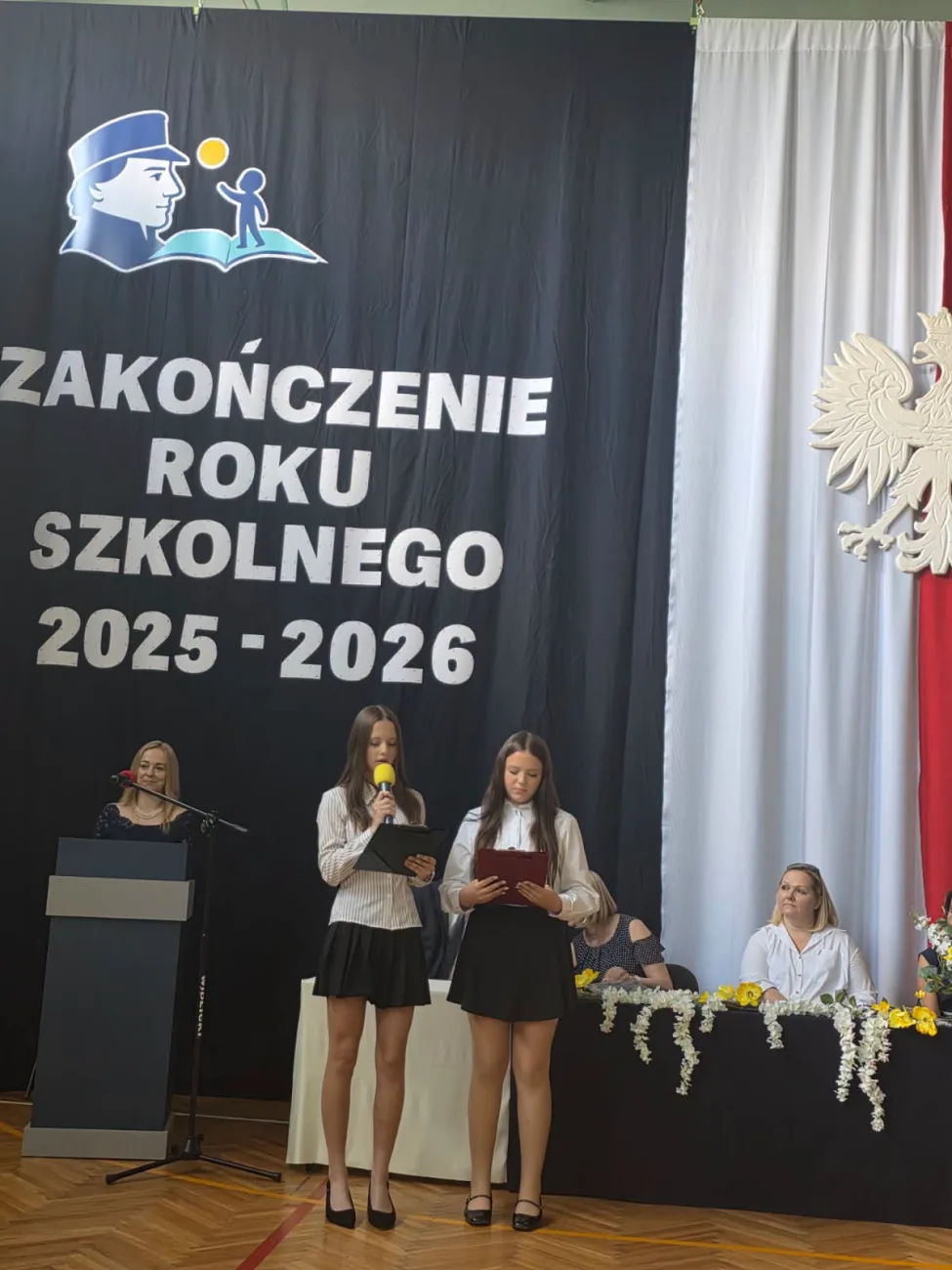 34 zakonczenie roku klasy 3 i 8 sp2 skierniewic
