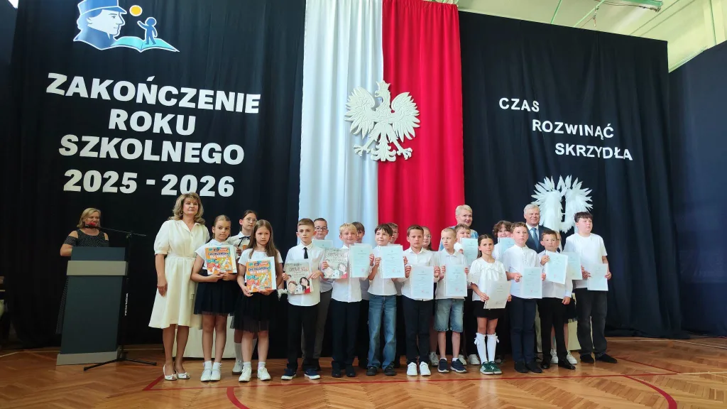 36 zakonczenie roku klasy 3 i 8 sp2 skierniewic 2