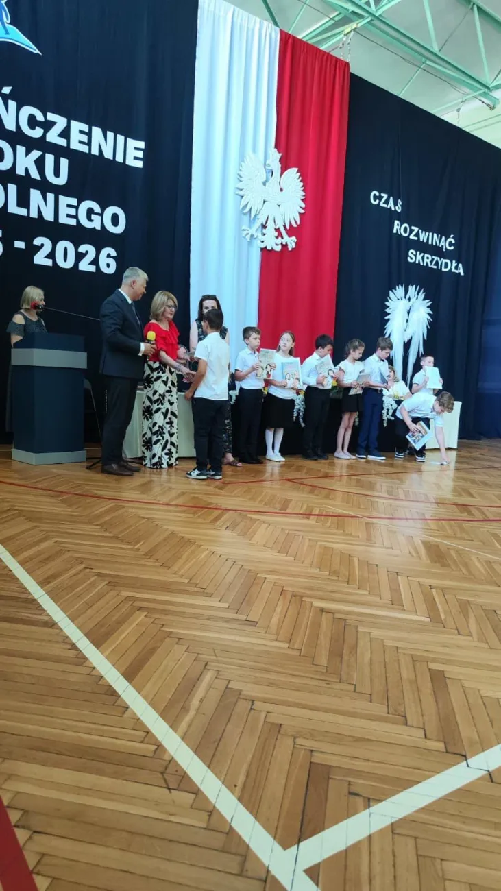 41 zakonczenie roku klasy 3 i 8 sp2 skierniewic 2