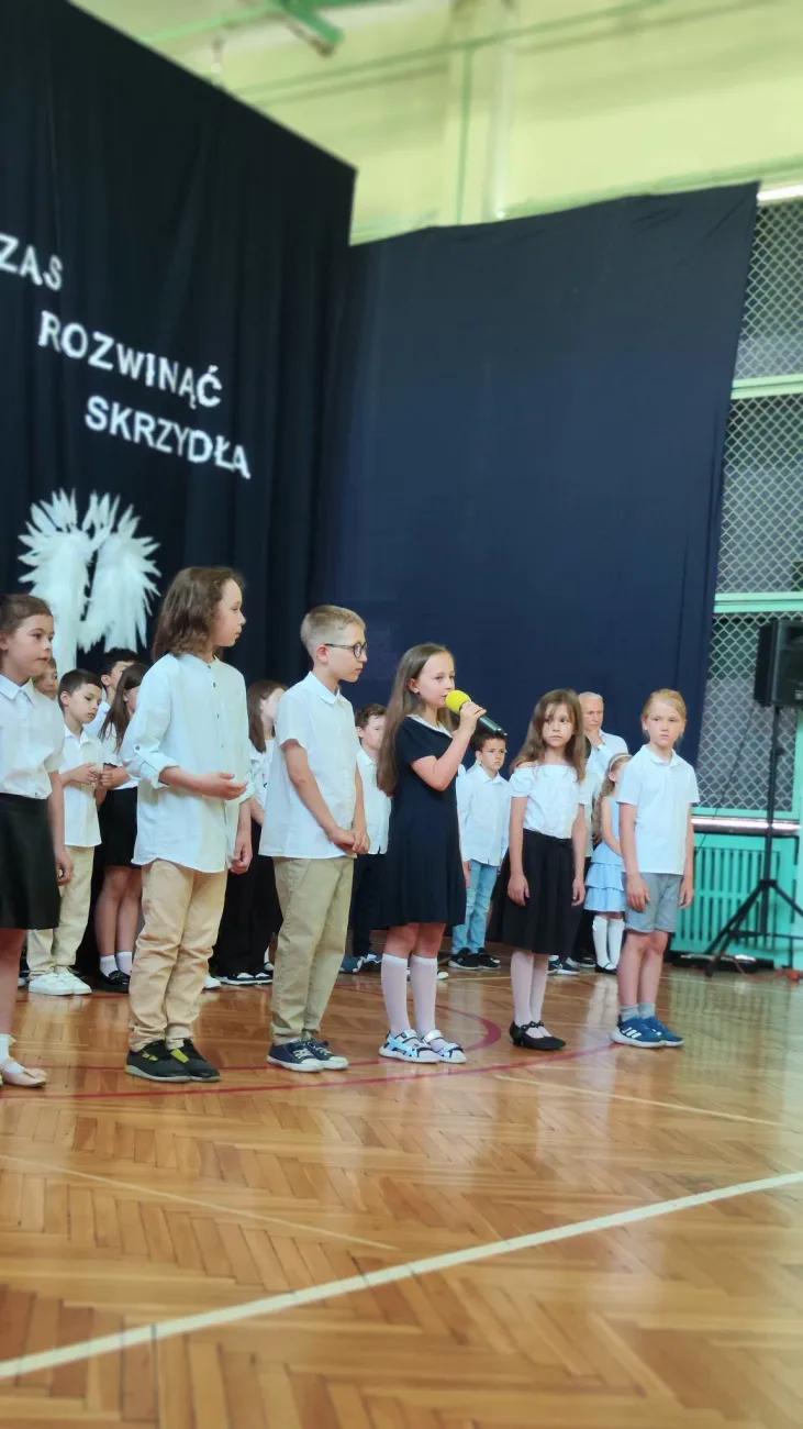 42 zakonczenie roku klasy 3 i 8 sp2 skierniewic 2