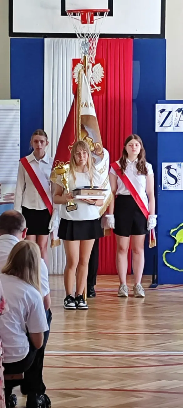 42 zakonczenie roku klasy 6 7 8 sp4 skierniewice 2