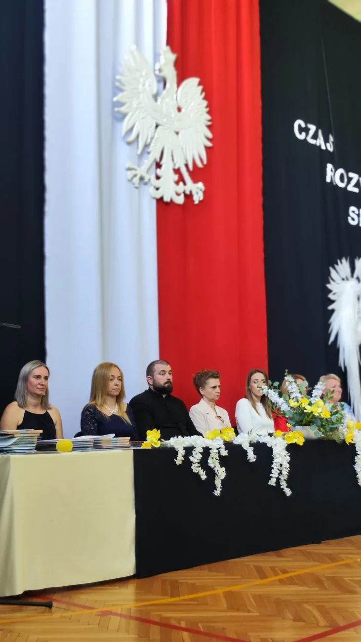 43 zakonczenie roku klasy 3 i 8 sp2 skierniewic 2