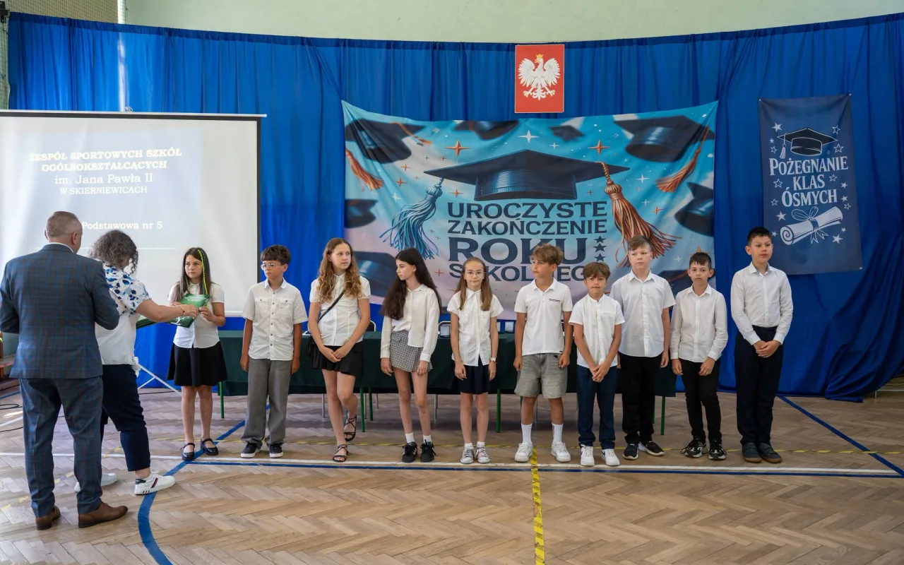 Ostatni dzwonek dla 7500 uczniów w Skierniewicach. Tak SP 5 i „Ekonomik” pożegnały rok szkolny — zdjęcie 47 z 52