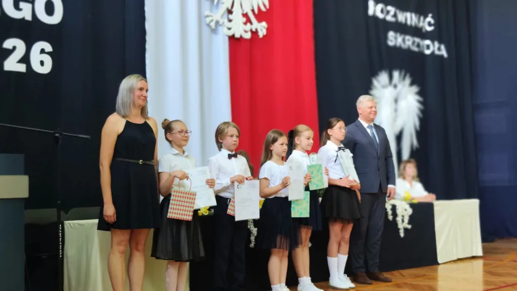 49 zakonczenie roku klasy 3 i 8 sp2 skierniewic 2