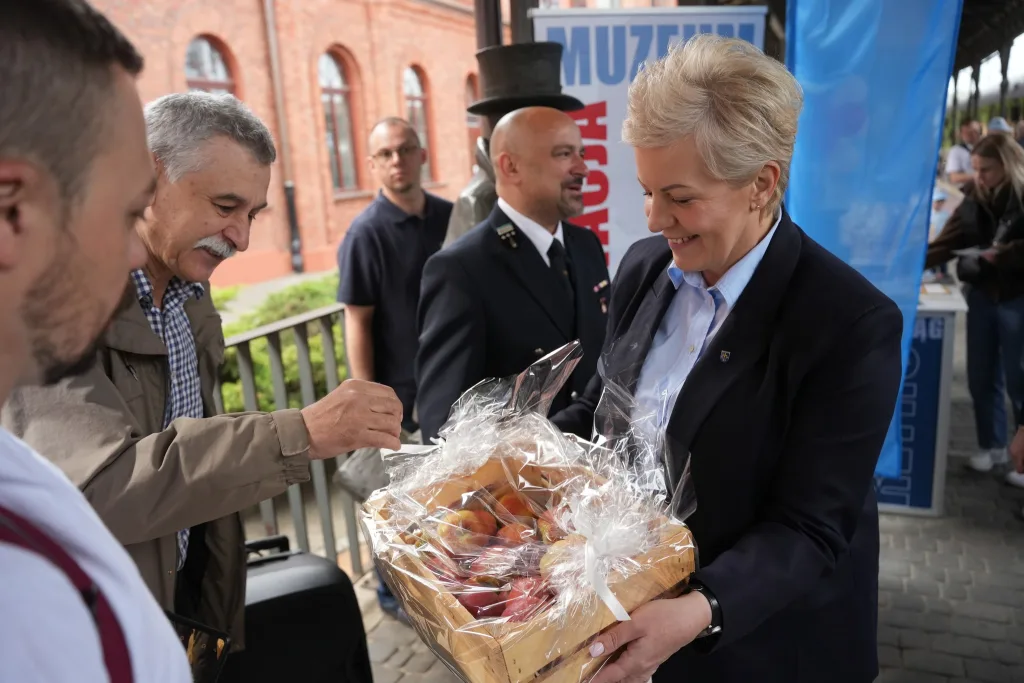 Zabytkowy parowóz „WOYDYNO” na stacji w Skierniewicach. Zobacz fotorelację! 34 51-parowoz-woydyno-skierniewice