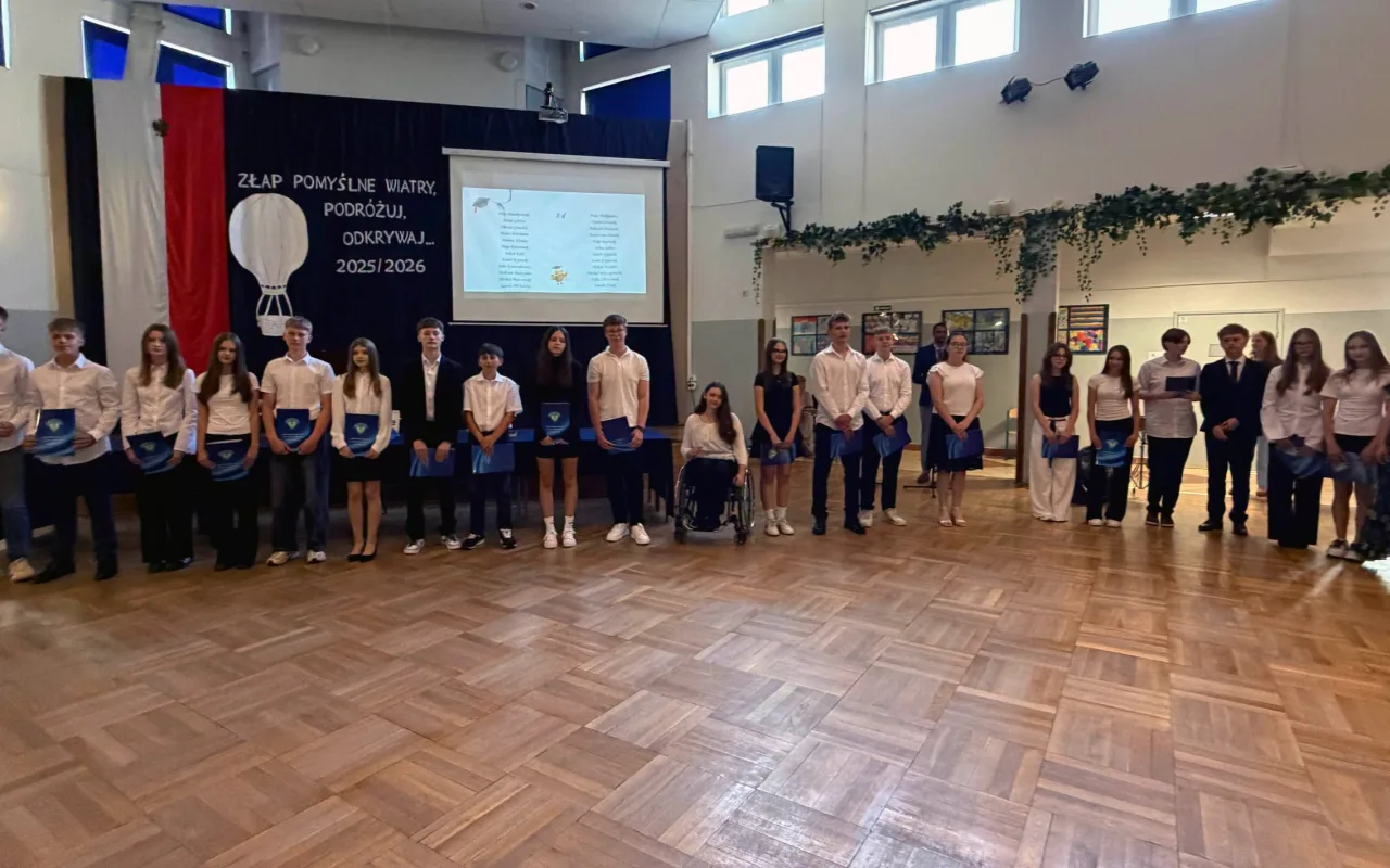 Po ośmiu latach mówią „do widzenia”. Absolwenci SP 9 Skierniewice rozpoczynają wakacje — zdjęcie 8 z 65