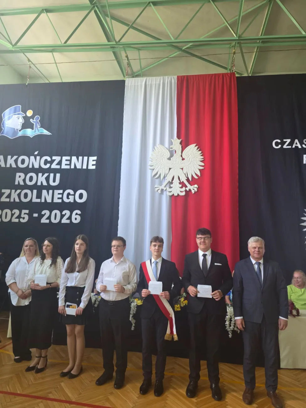 6 zakonczenie roku klasy 3 i 8 sp2 skierniewic