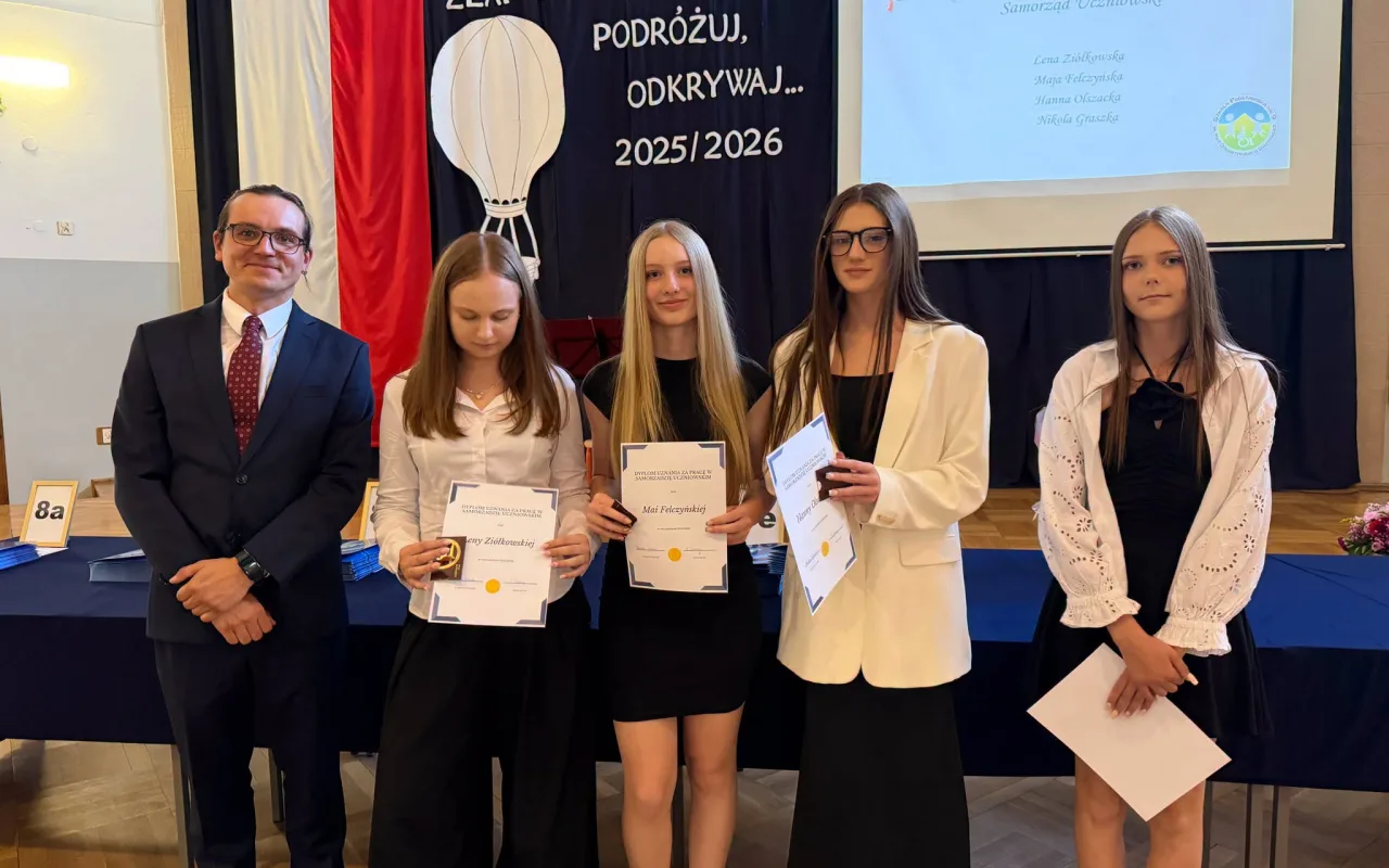 Po ośmiu latach mówią „do widzenia”. Absolwenci SP 9 Skierniewice rozpoczynają wakacje — zdjęcie 33 z 65