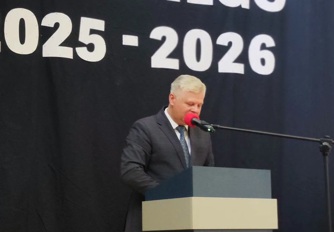 Ostatni dzwonek dla najmłodszych i absolwentów. Zakończenie roku w SP 2 w Skierniewicach — zdjęcie 76 z 92