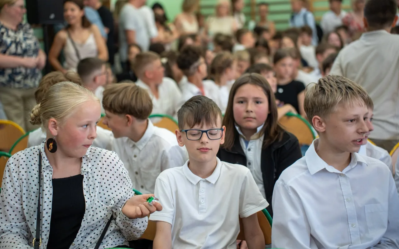 Ostatni dzwonek dla 7500 uczniów w Skierniewicach. Tak SP 5 i „Ekonomik” pożegnały rok szkolny — zdjęcie 9 z 52