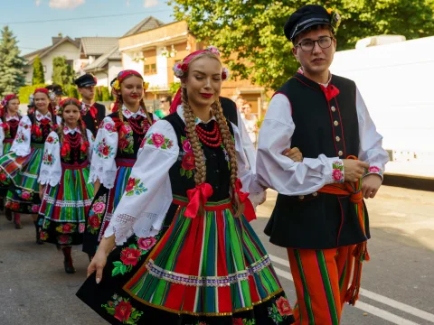 Wielki korowód przeszedł przez Lipce Reymontowskie. Zobacz zdjęcia z Dnia Reymonta 2026!