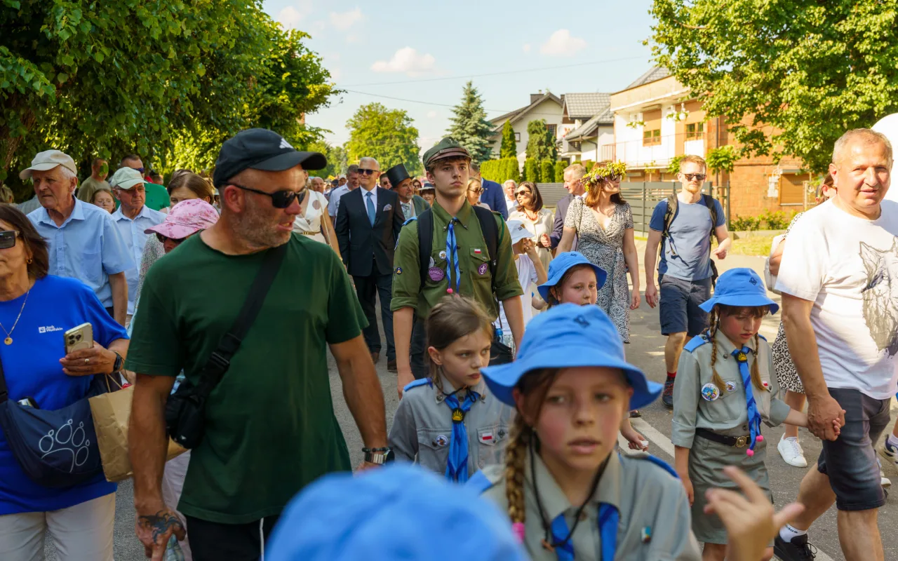 Wielki korowód przeszedł przez Lipce Reymontowskie. Zobacz zdjęcia z Dnia Reymonta 2026! — zdjęcie 17 z 75