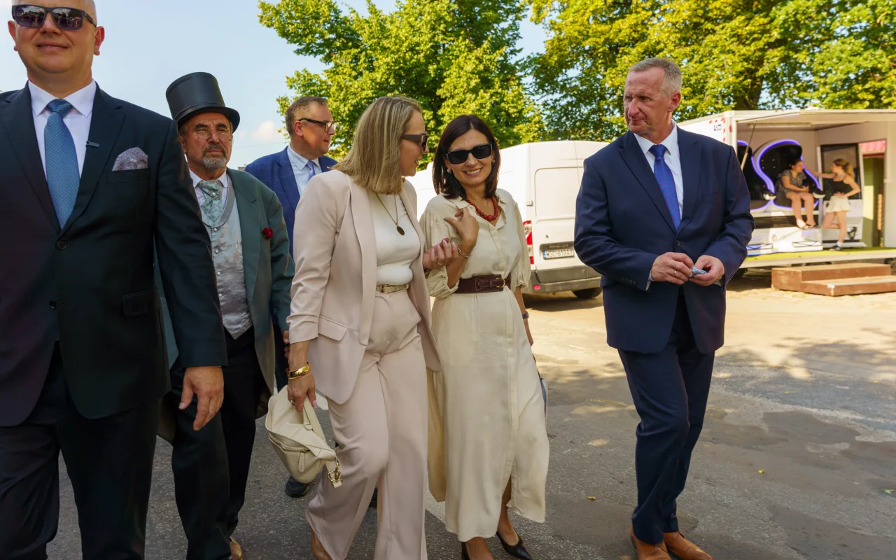 Wielki korowód przeszedł przez Lipce Reymontowskie. Zobacz zdjęcia z Dnia Reymonta 2026! — zdjęcie 18 z 75