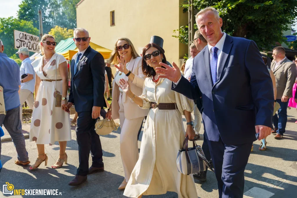 Wielki korowód przeszedł przez Lipce Reymontowskie. Zobacz zdjęcia z Dnia Reymonta 2026! 1 dnia reymonta 2026 17 z 75 1024x683 watermarked large