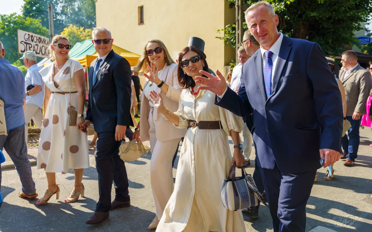 Wielki korowód przeszedł przez Lipce Reymontowskie. Zobacz zdjęcia z Dnia Reymonta 2026! — zdjęcie 19 z 75