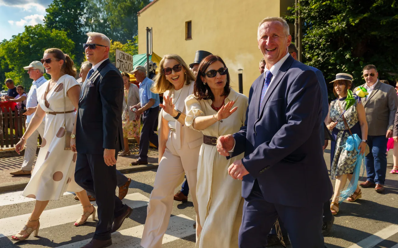 Wielki korowód przeszedł przez Lipce Reymontowskie. Zobacz zdjęcia z Dnia Reymonta 2026! — zdjęcie 20 z 75
