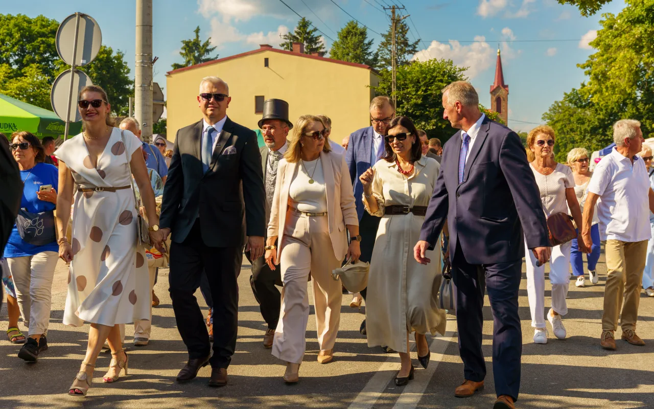 Wielki korowód przeszedł przez Lipce Reymontowskie. Zobacz zdjęcia z Dnia Reymonta 2026! — zdjęcie 21 z 75