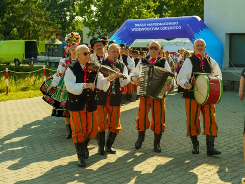 Wielki korowód przeszedł przez Lipce Reymontowskie. Zobacz zdjęcia z Dnia Reymonta 2026!
