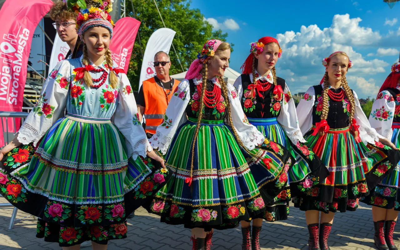 Wielki korowód przeszedł przez Lipce Reymontowskie. Zobacz zdjęcia z Dnia Reymonta 2026!