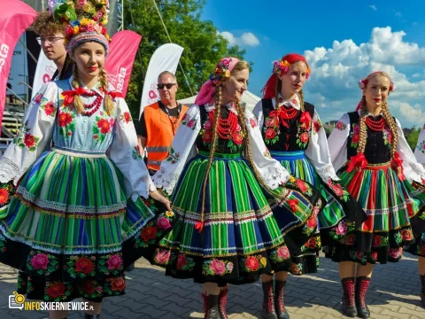 Wielki korowód przeszedł przez Lipce Reymontowskie. Zobacz zdjęcia z Dnia Reymonta 2026!