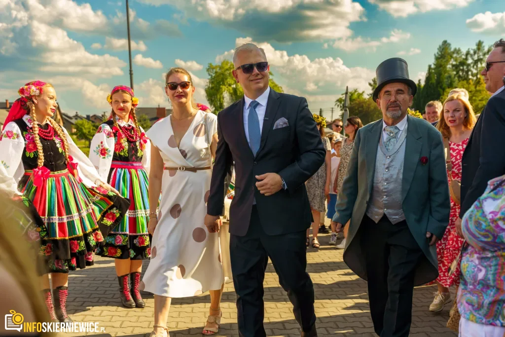 Wielki korowód przeszedł przez Lipce Reymontowskie. Zobacz zdjęcia z Dnia Reymonta 2026! 1 dnia reymonta 2026 25 z 75 1024x683 watermarked large