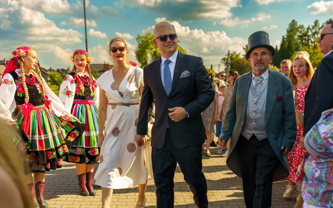 Wielki korowód przeszedł przez Lipce Reymontowskie. Zobacz zdjęcia z Dnia Reymonta 2026! — zdjęcie 25 z 75