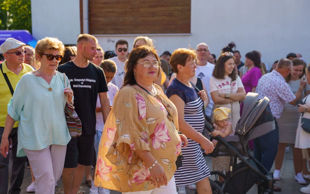 Wielki korowód przeszedł przez Lipce Reymontowskie. Zobacz zdjęcia z Dnia Reymonta 2026! — zdjęcie 56 z 75