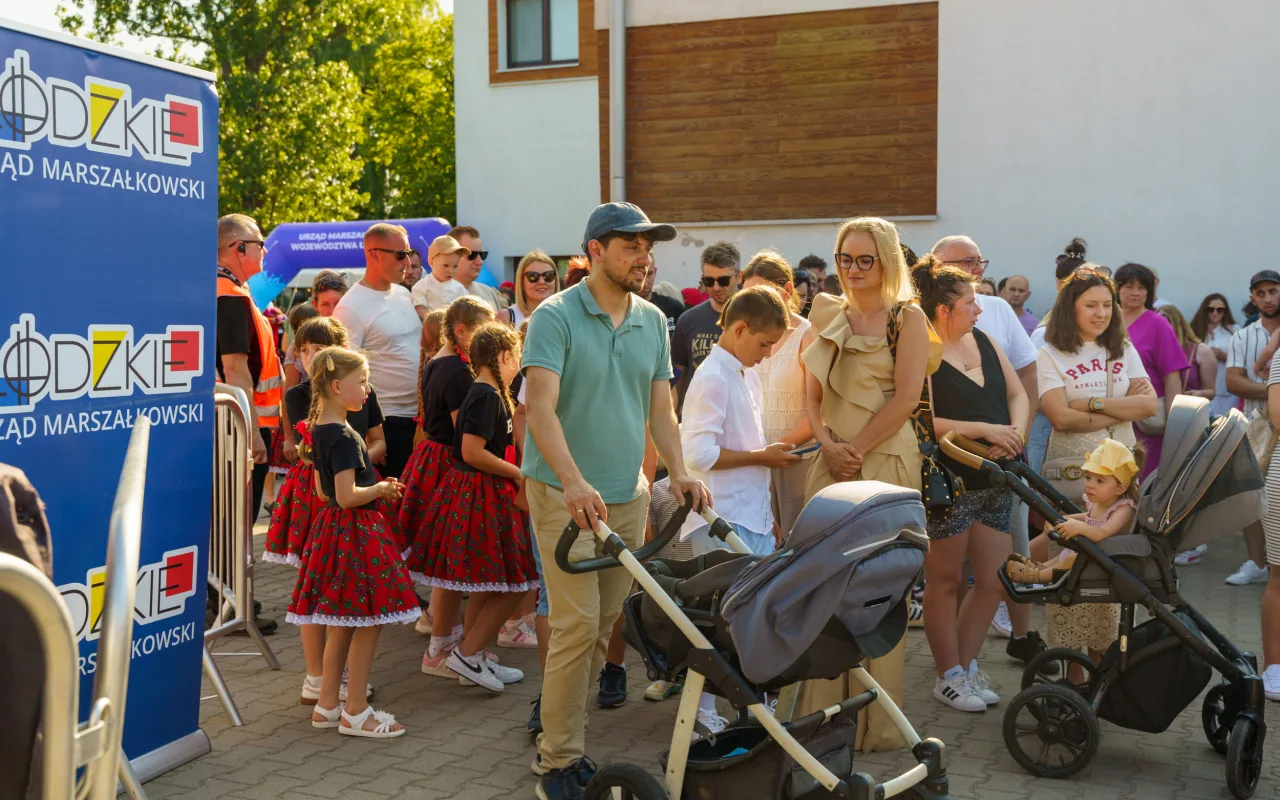 Wielki korowód przeszedł przez Lipce Reymontowskie. Zobacz zdjęcia z Dnia Reymonta 2026! — zdjęcie 59 z 75